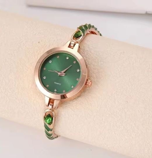 Orë dore për femra, elegante me fushë të gjelbër 10091